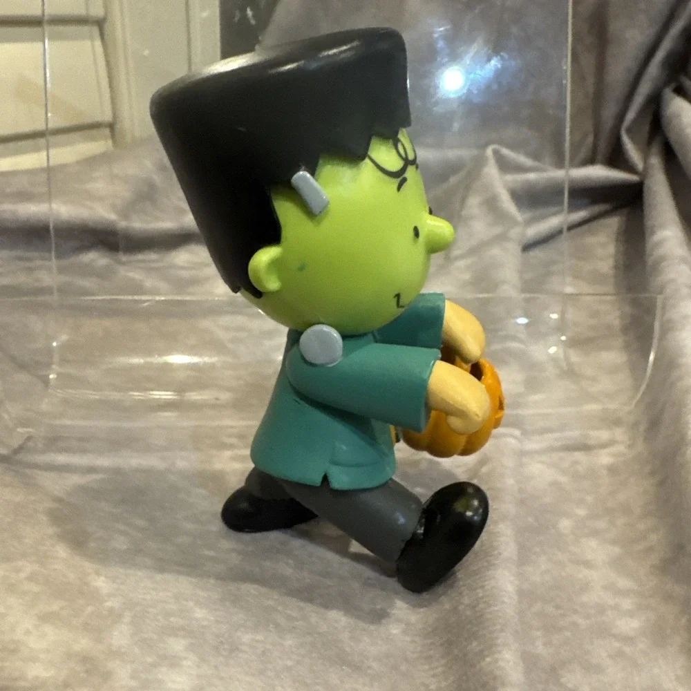 Peanuts Halloween Pumpkin Frankenstein Charlie Brown Figure 3